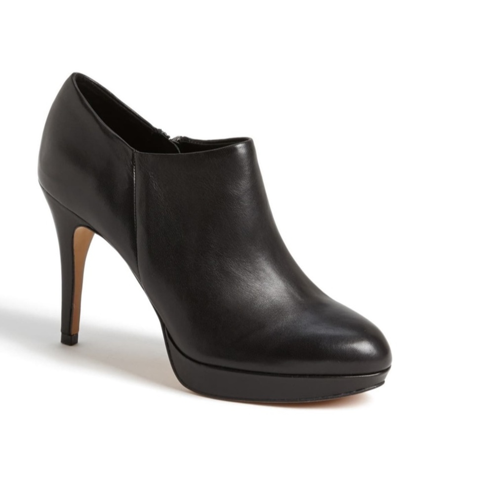 Vince Camuto Leather Heeled booties